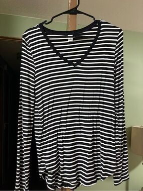 Old Navy Black and White Striped V-Neck Long Sleeve Tee